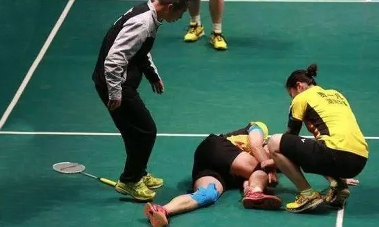 亚冠联赛：上海海港0-2不敌横滨水手，黯然告别亚冠舞台